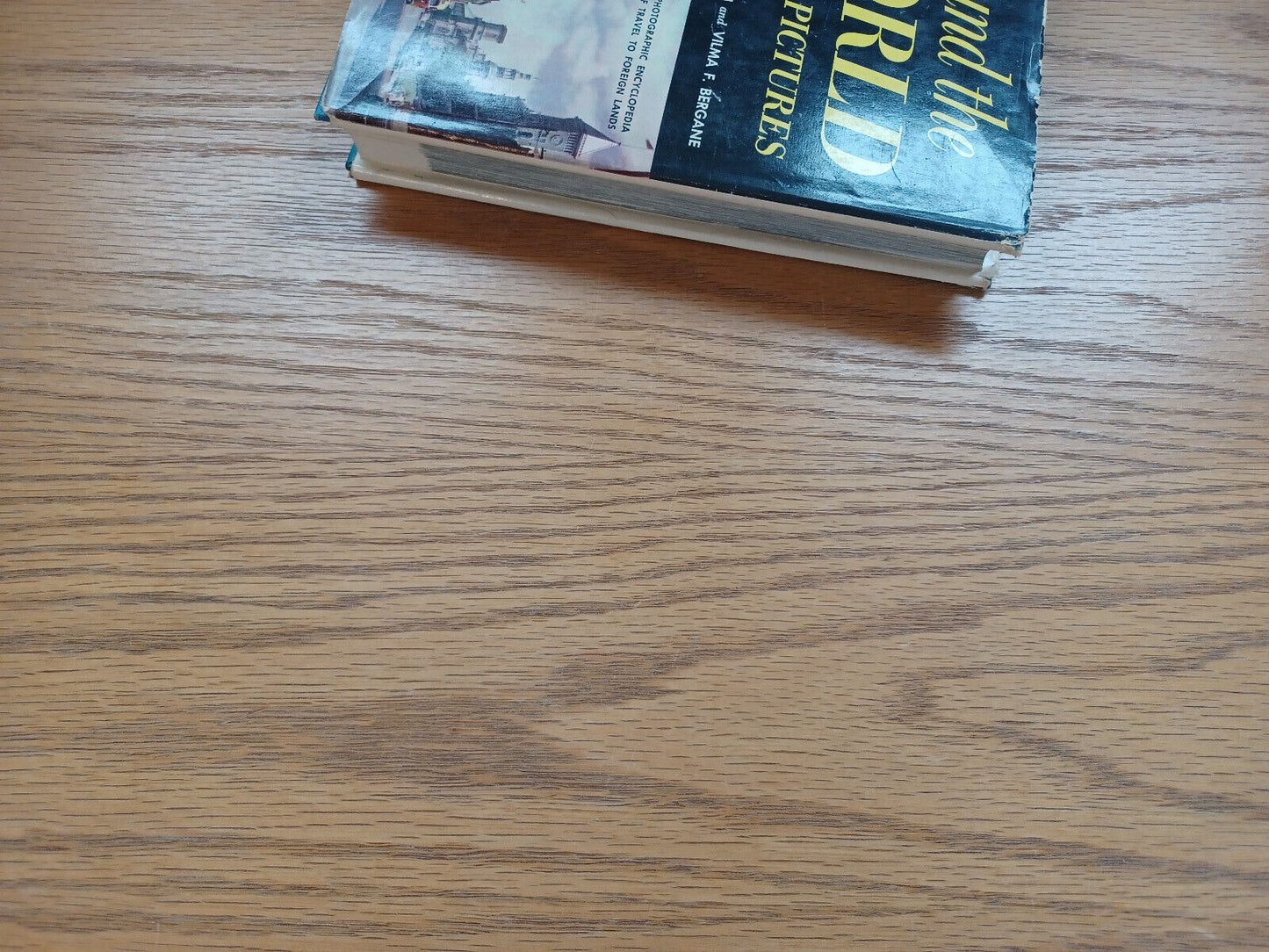 Around The World In 1000 Pictures A Milton Runyon Dust Jacket 1954
