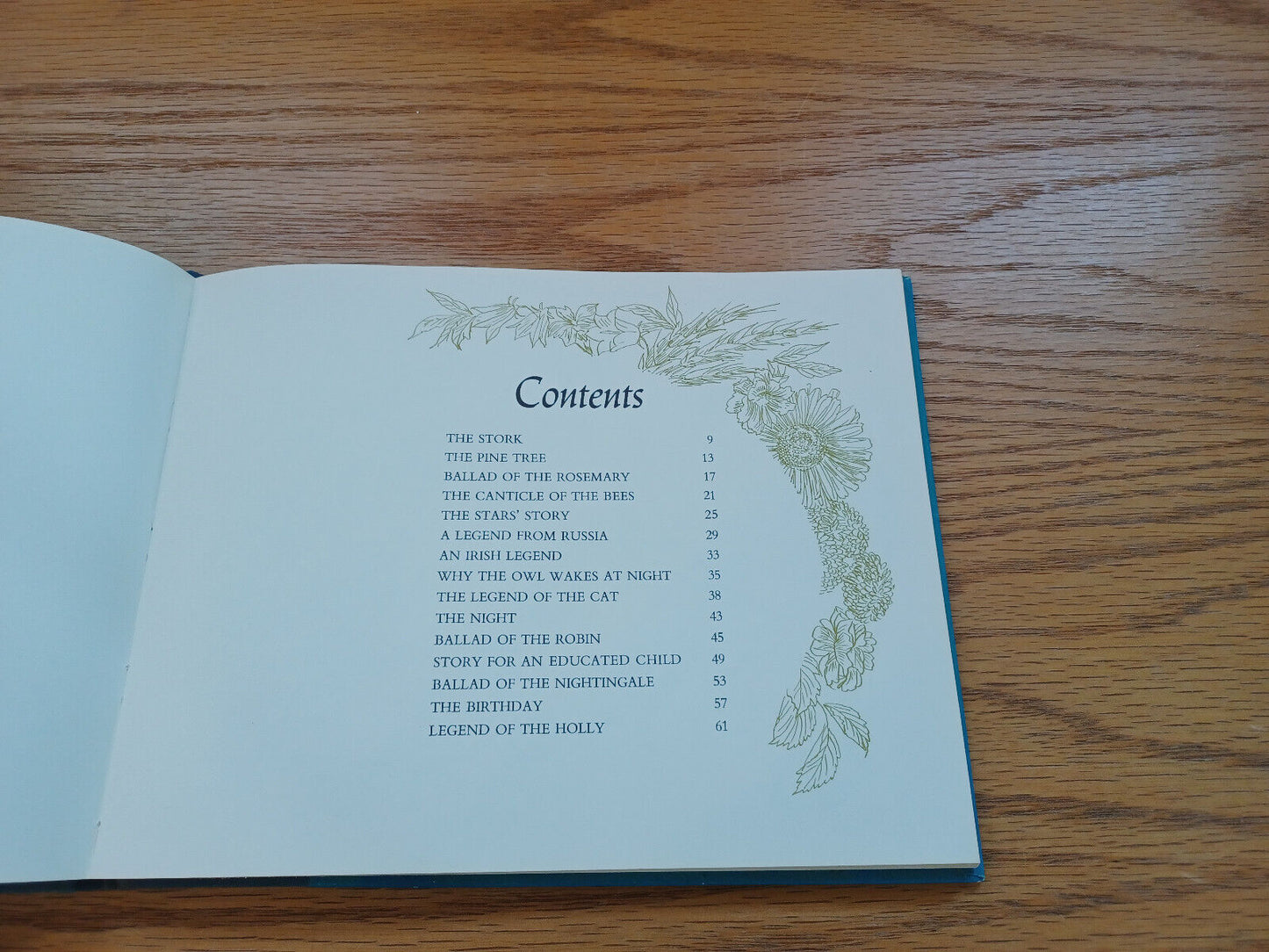 A Wreath Of Christmas Legends By Phyllis Mcginley 1967