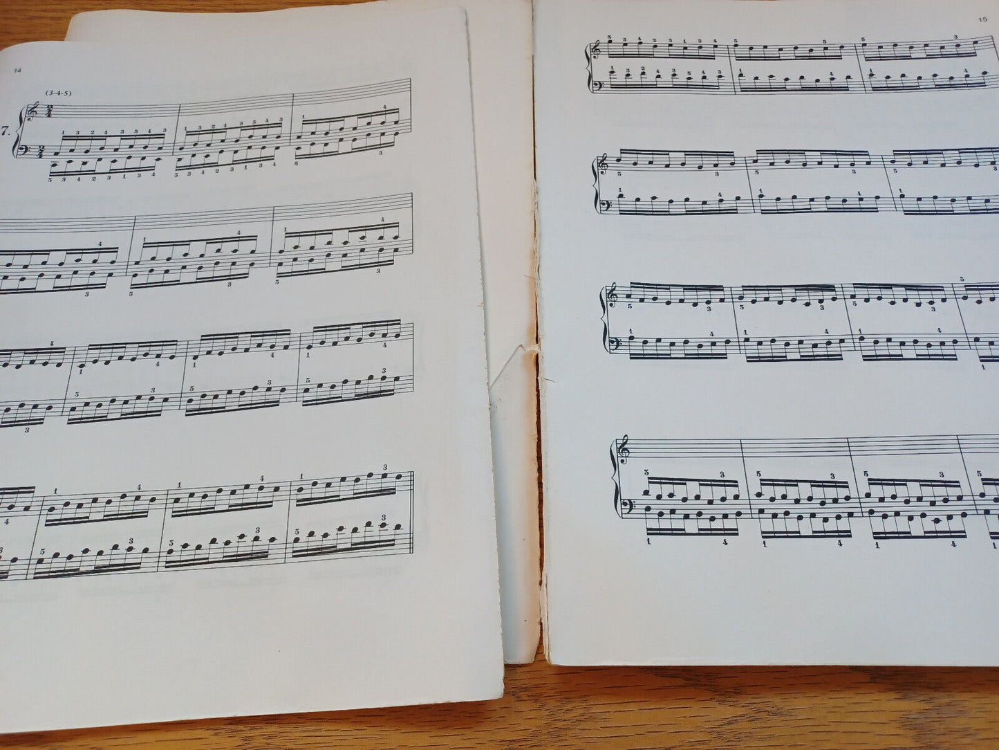 Hanon The Virtuoso Pianist In 60 Exercises Complete Edition