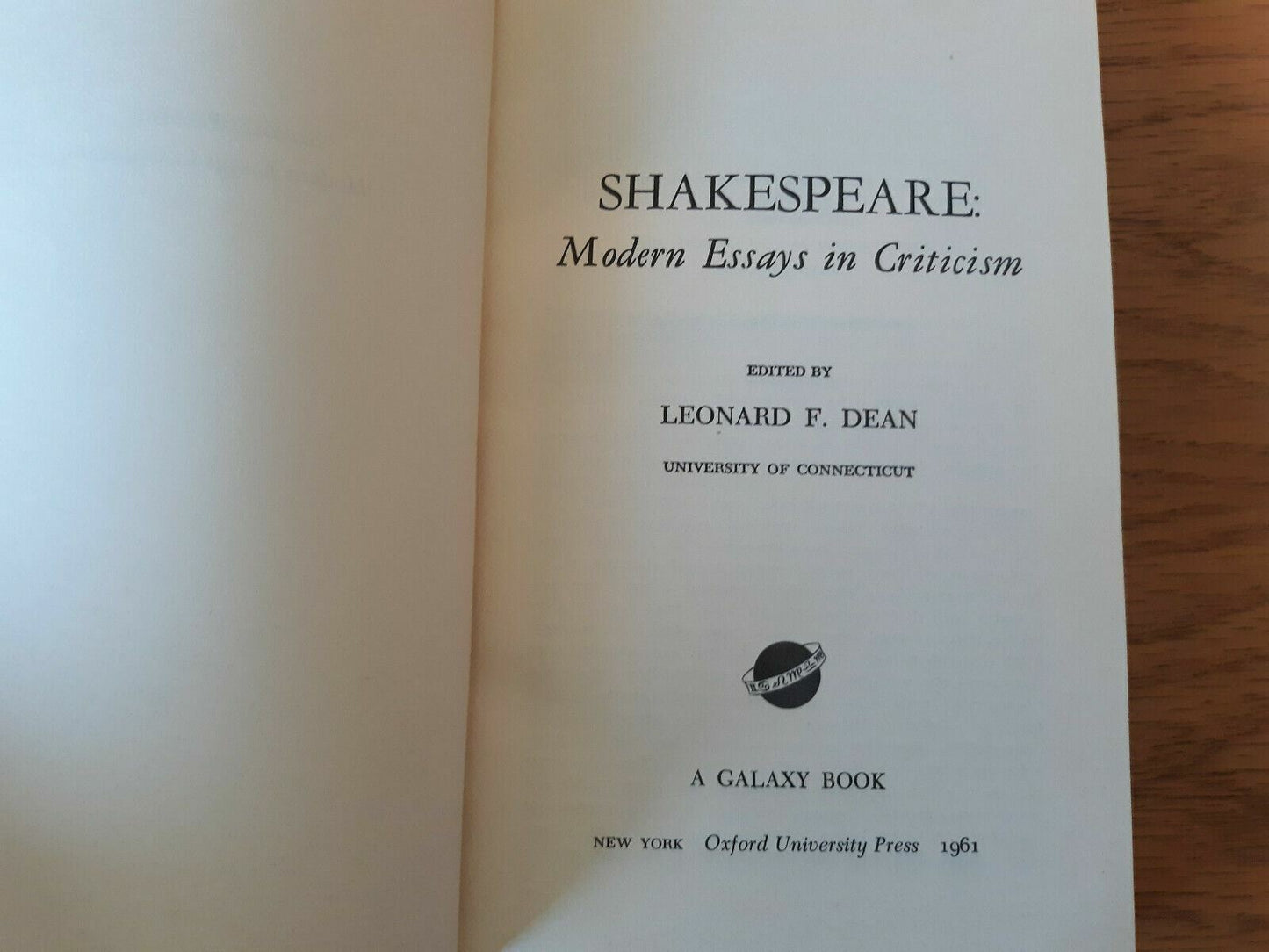 Shakespeare Modern Essays in Criticism by Leonard Dean 1965