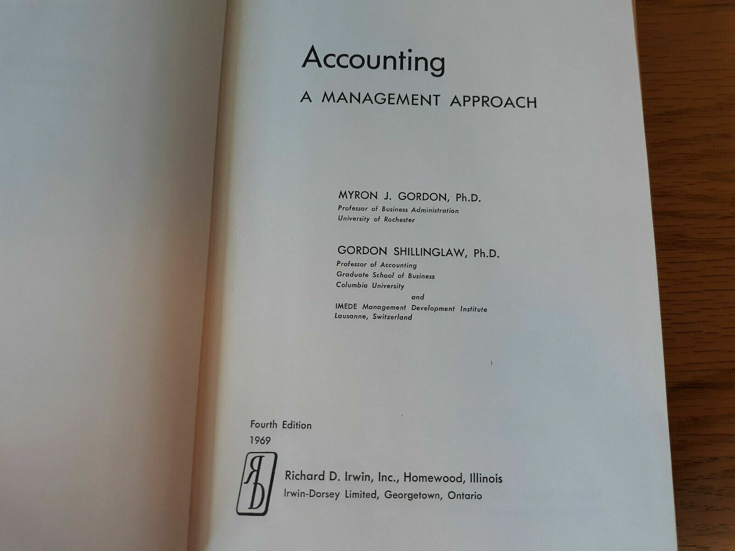 Accounting - A Management Approach by Gordon and Shillinglaw~4th Edition 1969