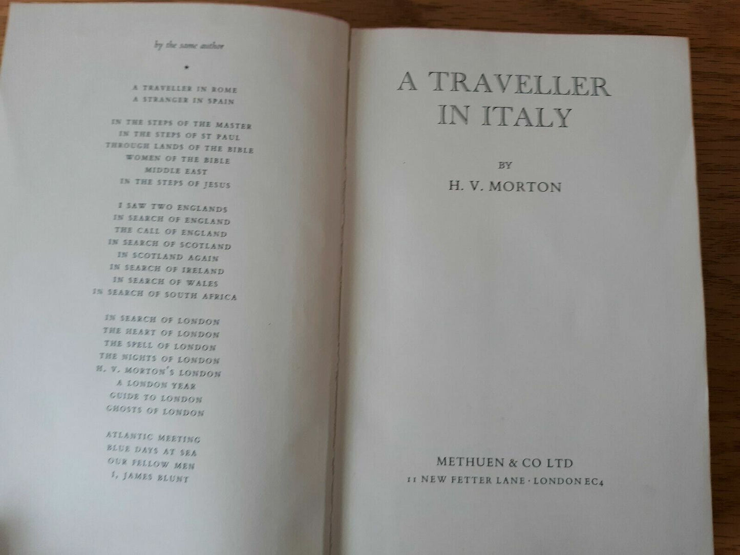 H V Morton A TRAVELLER IN ITALY (1964) Methuen & Co Hardcover
