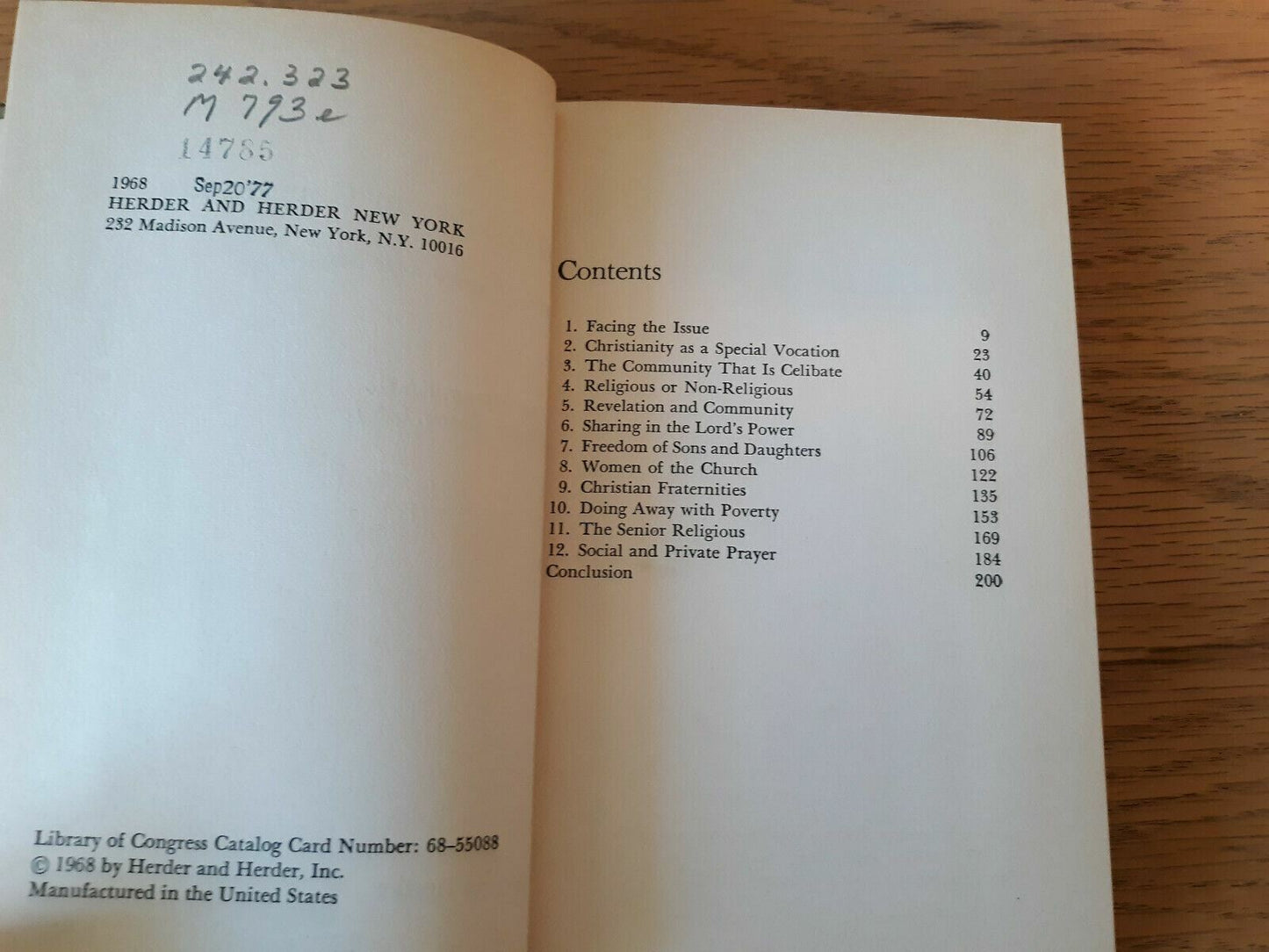 Experiences in community Should religious life survive? by Moran, Gabriel 1968