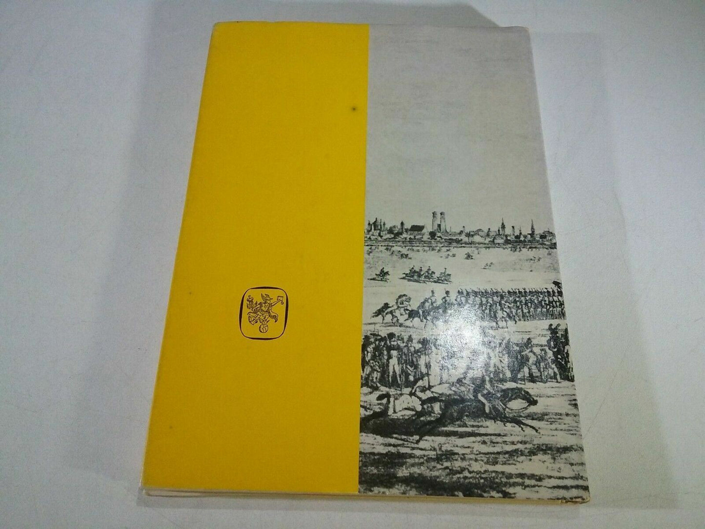150 Jahre Oktoberfest 1810-1960: Bilder und G'schichten(German) Hardcover – 1960