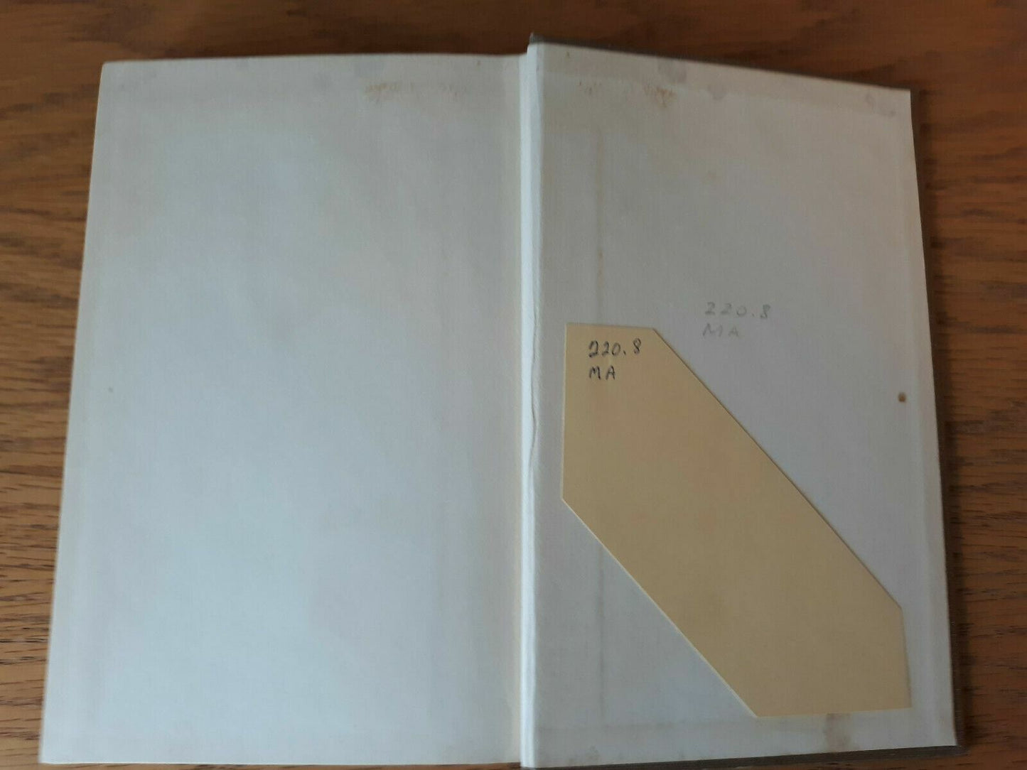 A feast in honor of Yahweh Hardcover 1965 by Thierry Maertens Fides