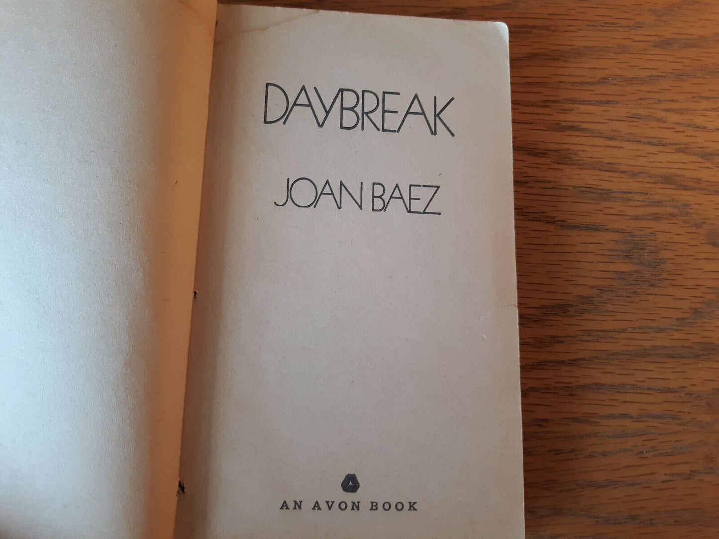 Daybreak Joan Baez 1969 Avon Book Paperback