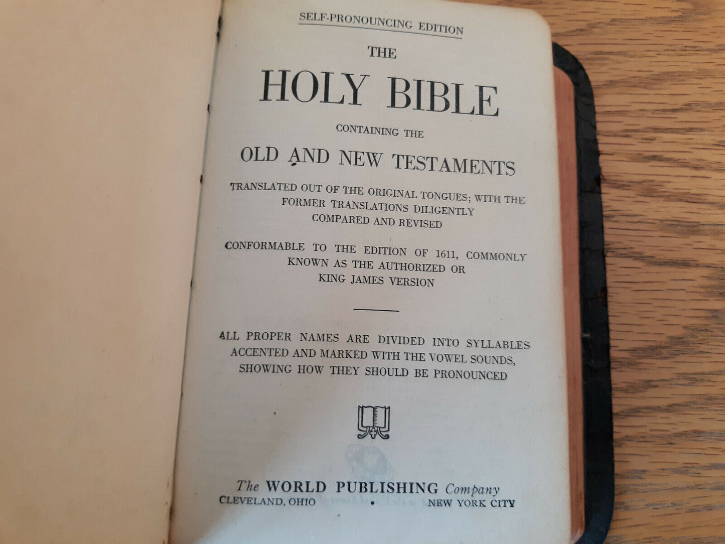 Holy Bible King James Version World Publishing Self Pronouncing Leather