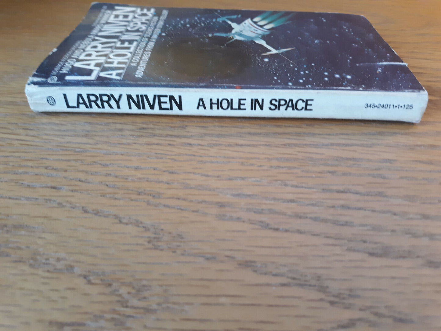 A Hole In Space Larry Niven 1974 Ballantine Books Paperback