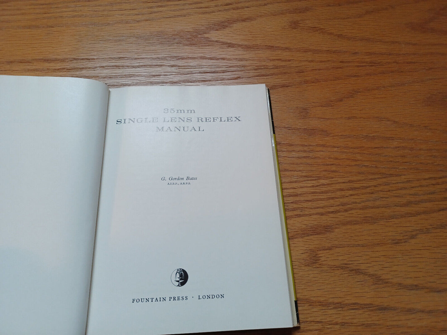 35 mm Single Lens Reflex Manual by G Gordon Bates 1964