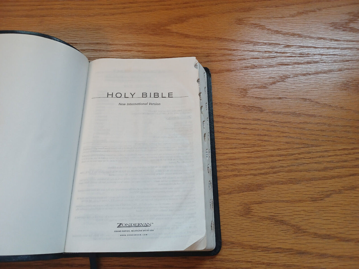 Holy Bible New International Version 2005 Thin Line