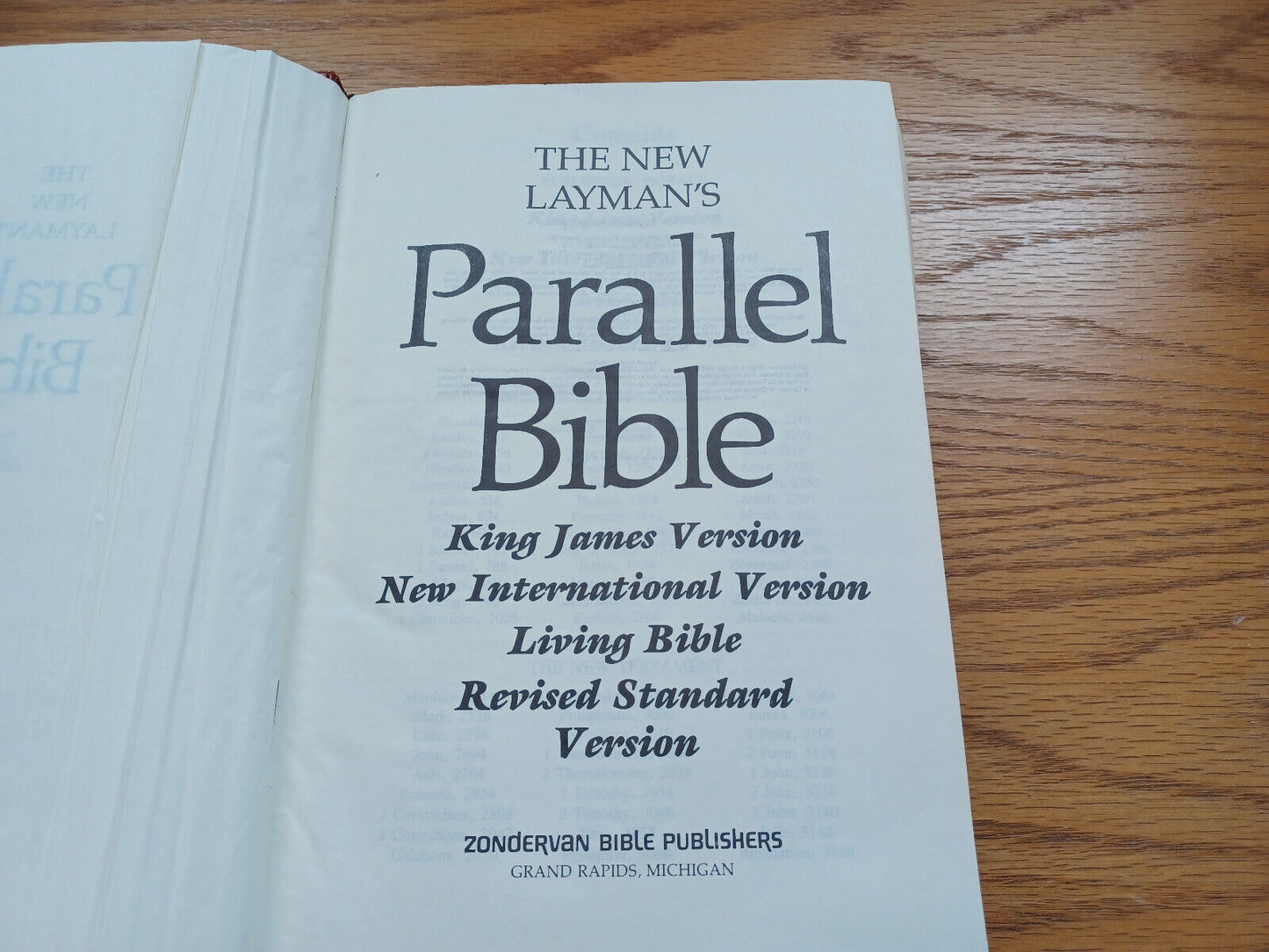 The New Layman'S Parallel Bible Kjv Niv Lb Rsv 1982