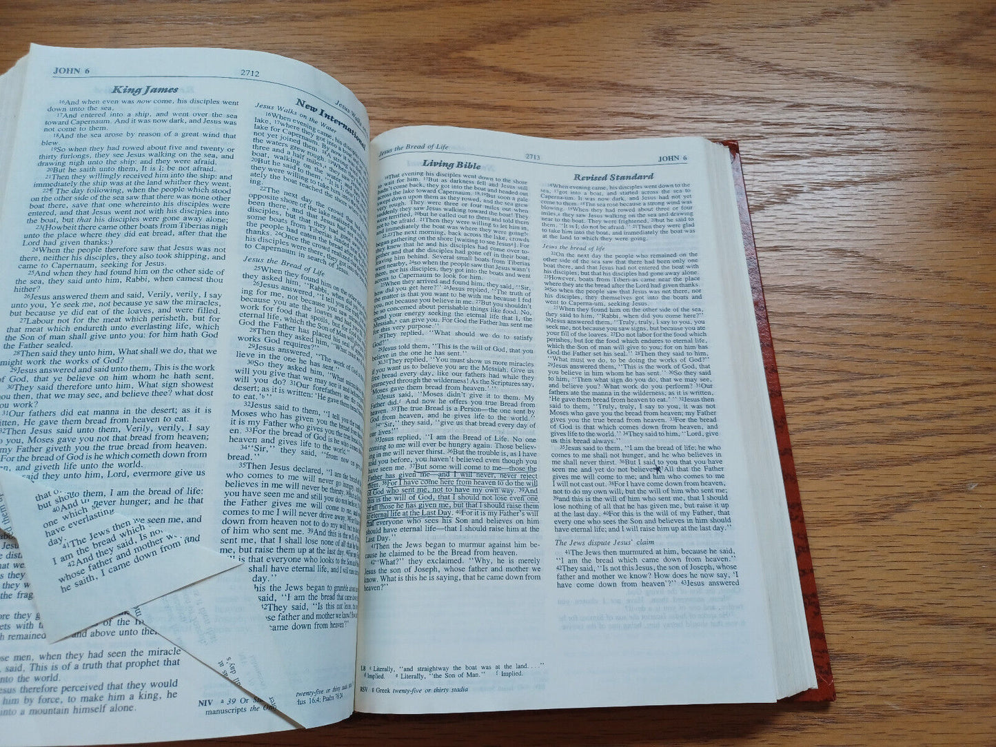 The New Layman'S Parallel Bible Kjv Niv Lb Rsv 1982