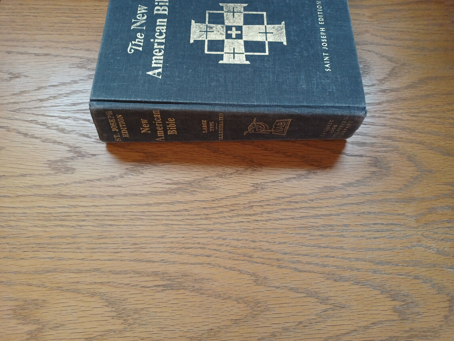 The New American Bible Saint Joseph Edition 1970 Large Type Illustrated