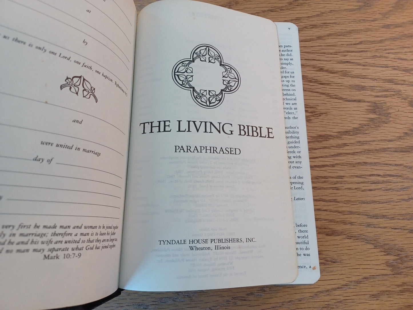 The Living Bible Paraphrased Red Letter Concordance 1981 Tyndale House