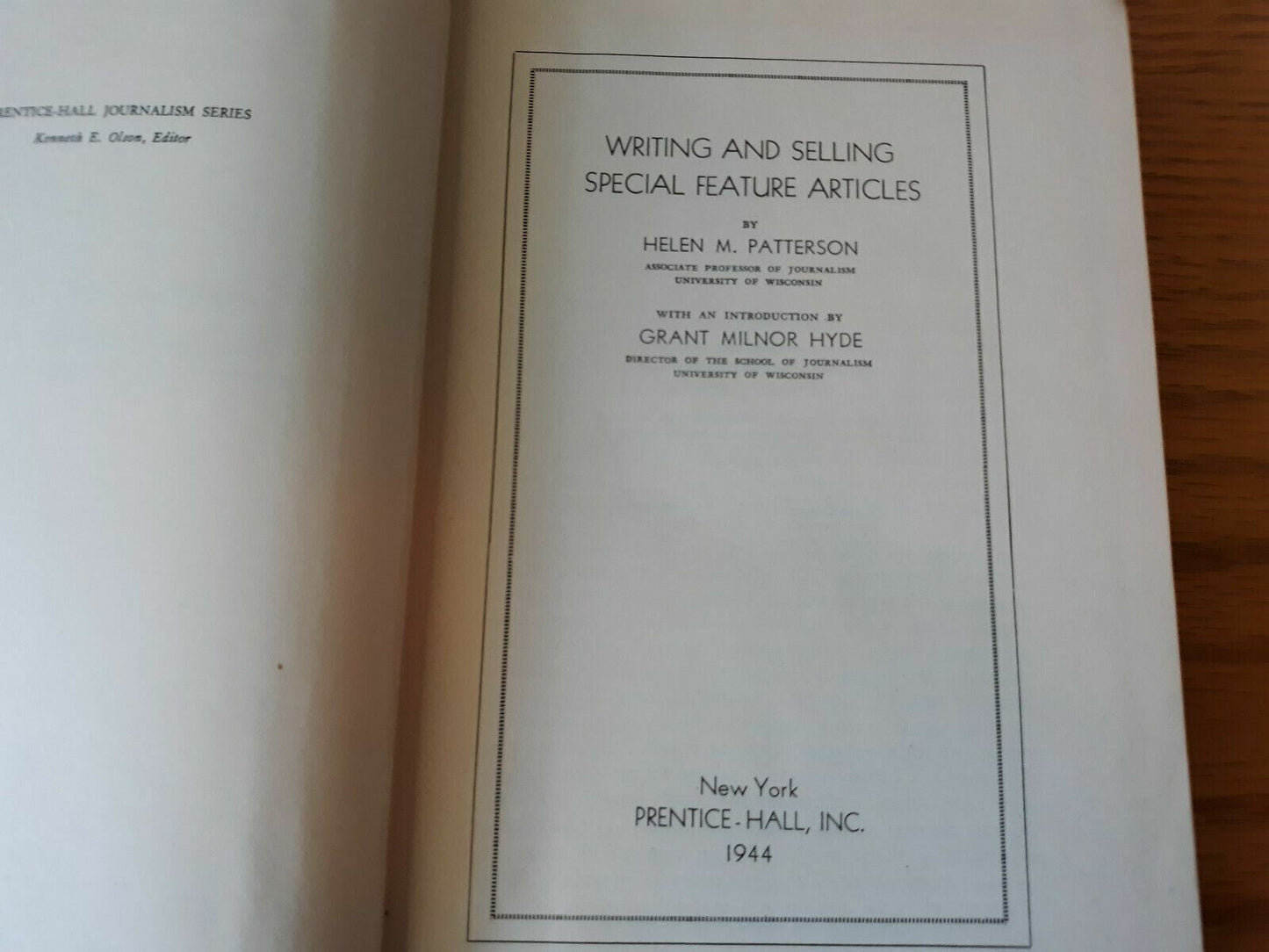 Writing And Selling Special Feature Articles Patterson 1944