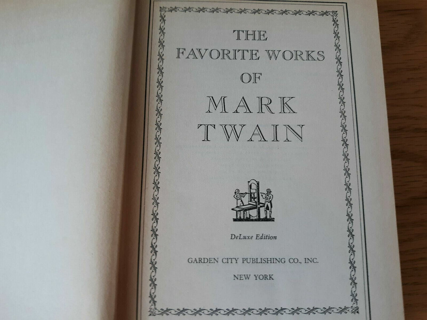 The Favorite Works Of Mark Twain Deluxe Edition Garden City Publishers 1939 HC