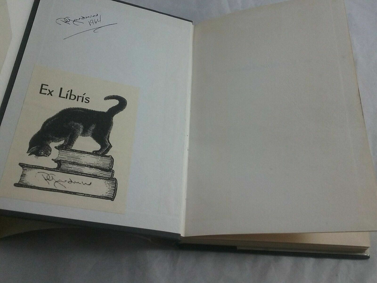 THE POCKET ENCYCLOPAEDIA OF CATS., Dechambre, Dr. E