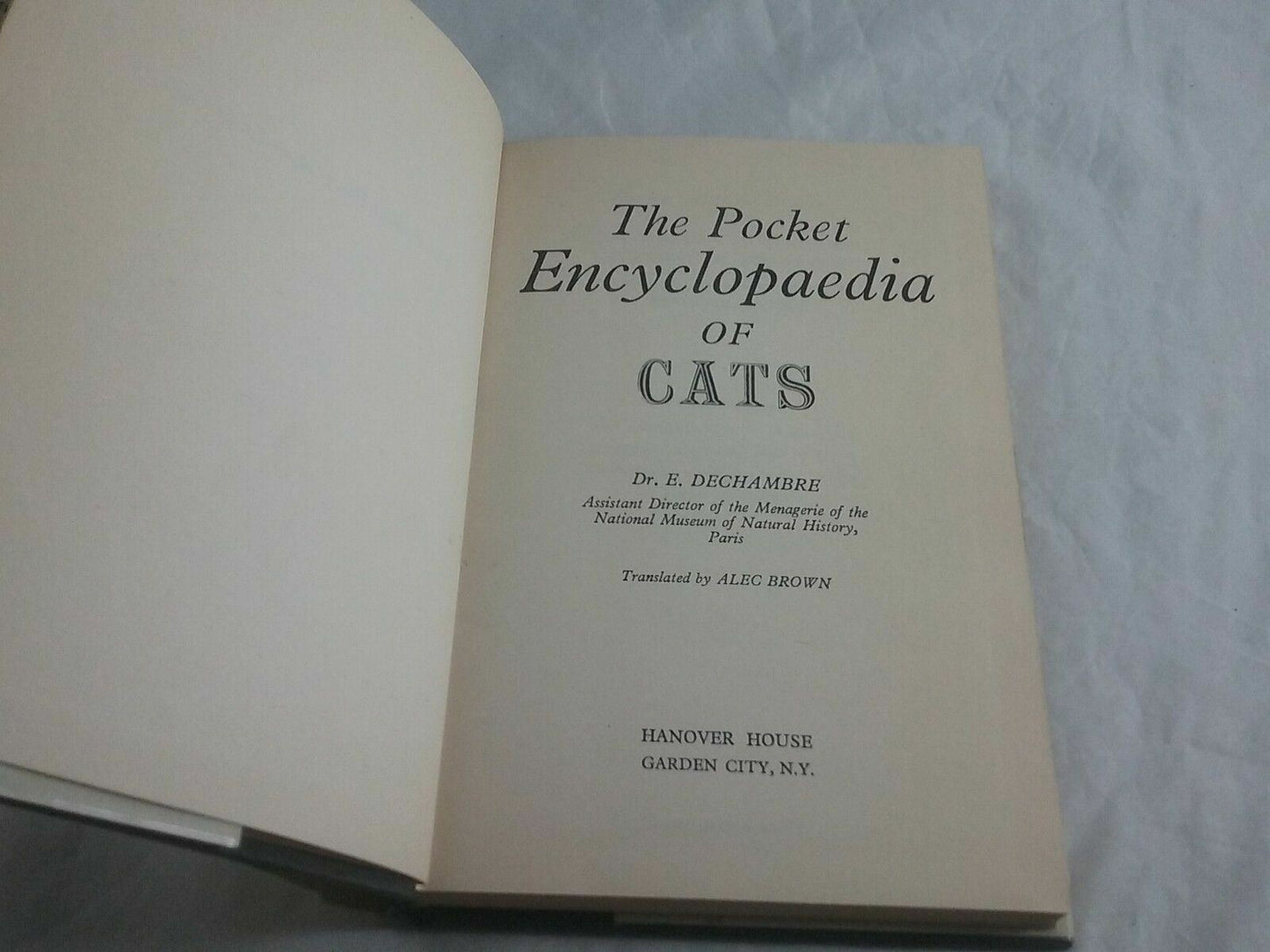 THE POCKET ENCYCLOPAEDIA OF CATS., Dechambre, Dr. E