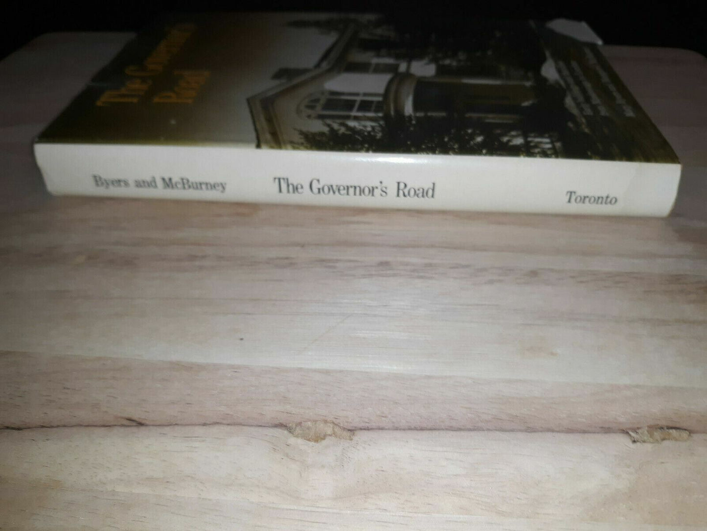 The Governor's Road : Early Buildings and Families from Mississauga to London...