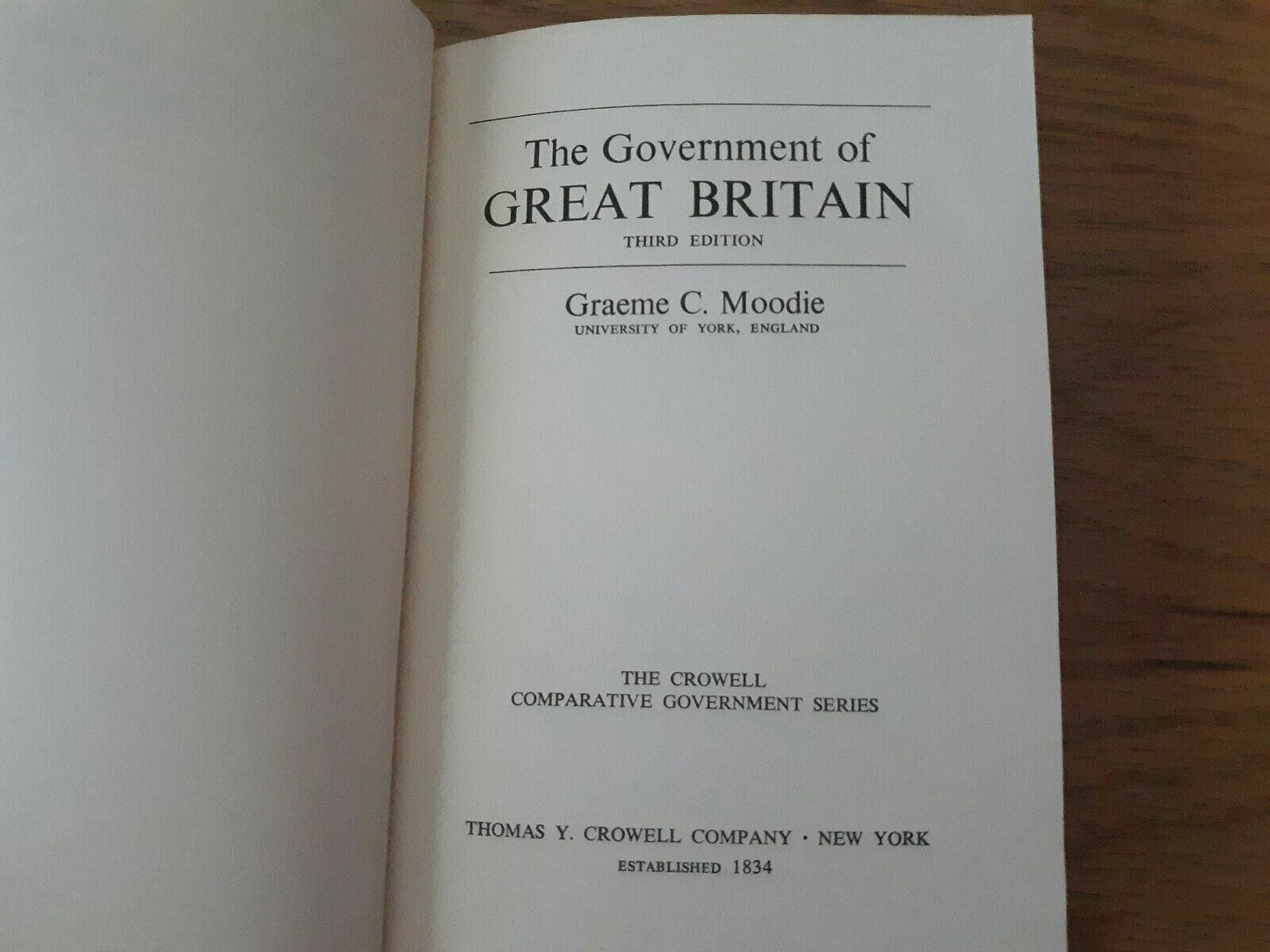 The government of Great Britain by Graeme Moodie 1971 3rd Edition