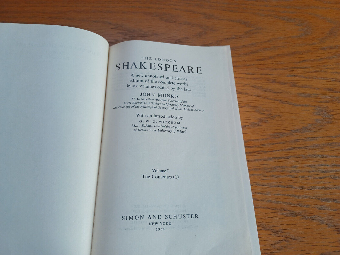 The London Shakespeare John Munro Volume I the Comedies 1958 Simon and Schuster