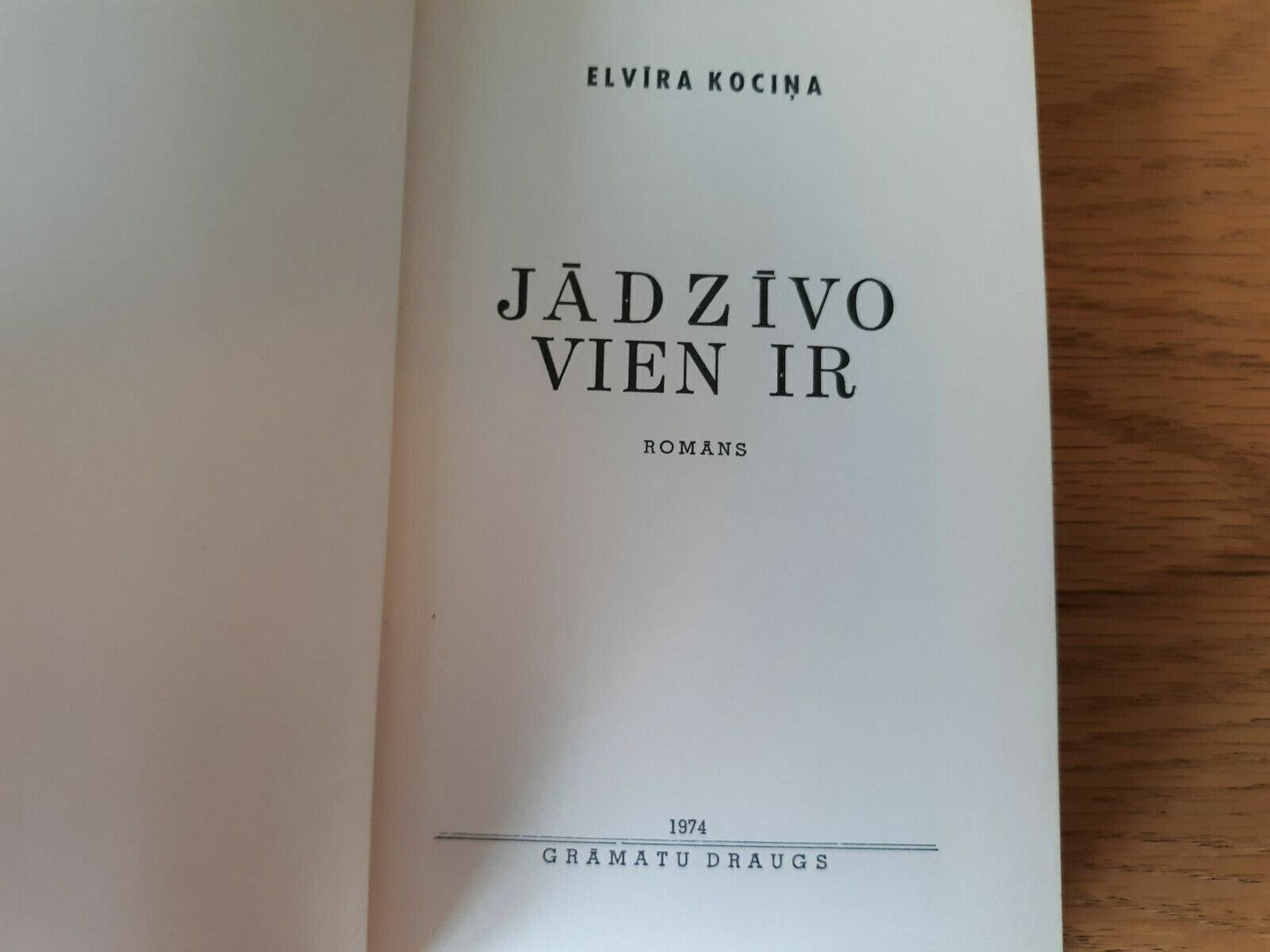 Jādzīvo vien ir  Elvīra Kociņa 1974 HC/DJ