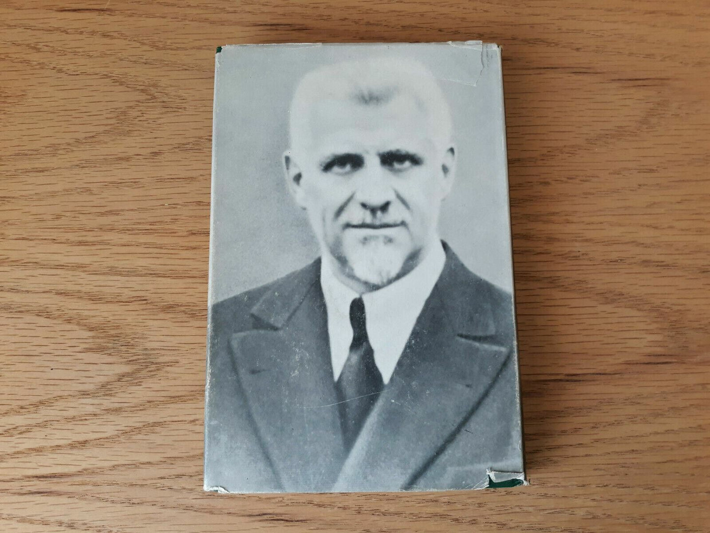 Vico Necchi Hardcover 1960 by Nesta De Robeck (Author) DJ